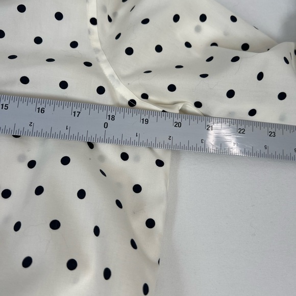Chicos White Black Polka-dot Buttonup Shirt‎ No Iron Size 0 Women’s - Picture 9 of 10
